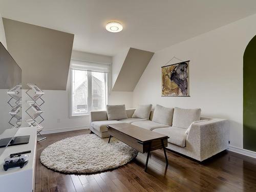 Salle familiale - 35 Rue De Syracuse, Candiac, QC - Indoor Photo Showing Living Room