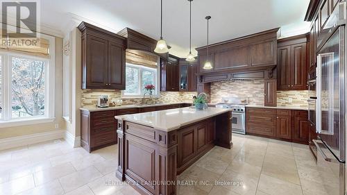 24 Glenbourne Park Drive, Markham, ON - Indoor Photo Showing Kitchen With Upgraded Kitchen