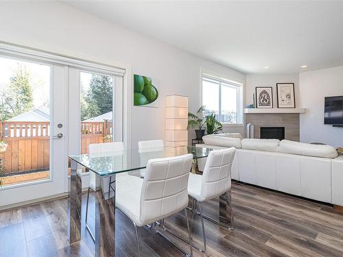 33-9650 Askew Creek Dr, Chemainus, BC - Indoor Photo Showing Living Room With Fireplace