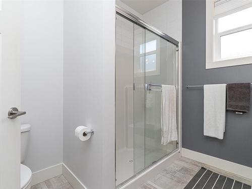 33-9650 Askew Creek Dr, Chemainus, BC - Indoor Photo Showing Bathroom
