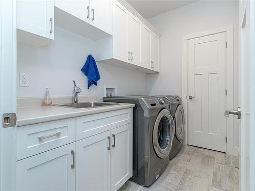 33-9650 Askew Creek Dr, Chemainus, BC - Indoor Photo Showing Laundry Room