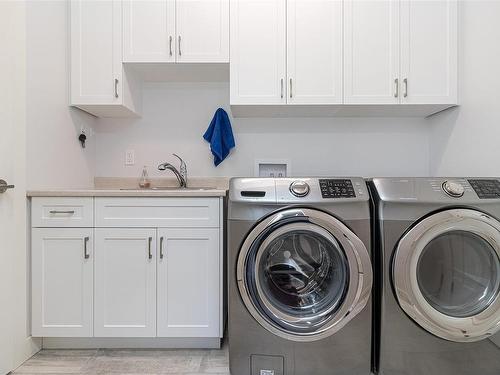 33-9650 Askew Creek Dr, Chemainus, BC - Indoor Photo Showing Laundry Room