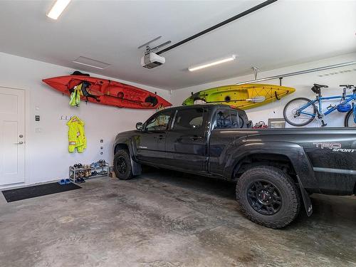 33-9650 Askew Creek Dr, Chemainus, BC - Indoor Photo Showing Garage