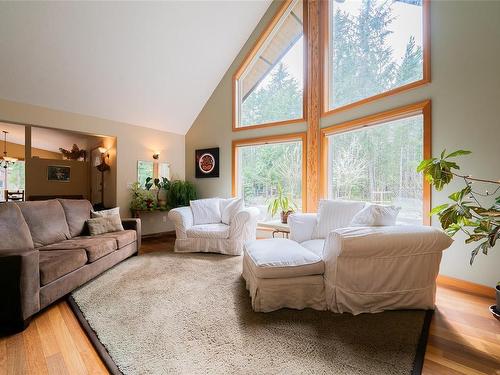 1029 Englishman River Rd, Errington, BC - Indoor Photo Showing Living Room