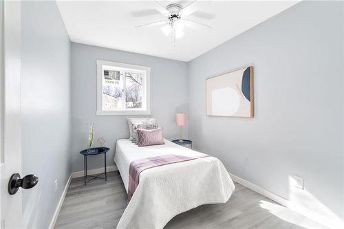 67 Gull Lake Road, Winnipeg, MB - Indoor Photo Showing Bedroom