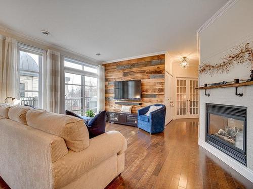 Vue d'ensemble - 305-70 Rue Des Manoirs, Charlemagne, QC - Indoor Photo Showing Living Room With Fireplace