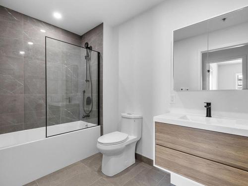 Bathroom - 204(1)-2030 Rue Lucien-Thimens, Montréal (Saint-Laurent), QC - Indoor Photo Showing Bathroom