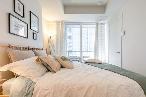 Chambre Ã  coucher principale - 612-1288 Rue St-Antoine O., Montréal (Ville-Marie), QC - Indoor Photo Showing Bedroom