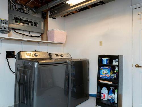 Basement - 100 Av. Buckingham, Pointe-Claire, QC - Indoor Photo Showing Laundry Room
