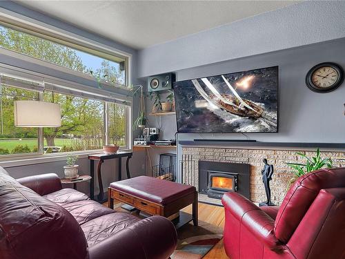1804 Richardson St, Victoria, BC - Indoor With Fireplace
