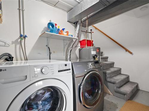 1804 Richardson St, Victoria, BC - Indoor Photo Showing Laundry Room