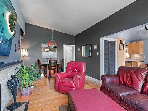 1804 Richardson St, Victoria, BC - Indoor Photo Showing Living Room