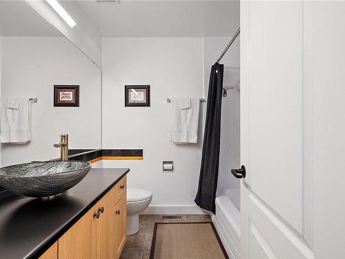 1804 Richardson St, Victoria, BC - Indoor Photo Showing Bathroom