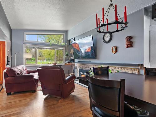 1804 Richardson St, Victoria, BC - Indoor With Fireplace