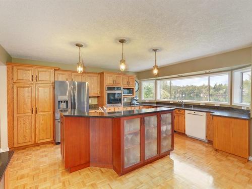 5776 East Sooke Rd, Sooke, BC - Indoor Photo Showing Kitchen