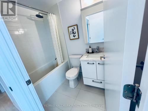 4702 - 2221 Yonge Street, Toronto, ON - Indoor Photo Showing Bathroom