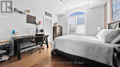 153 Pine Hill Road, Bradford West Gwillimbury, ON - Indoor Photo Showing Bedroom