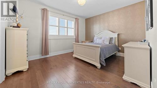 153 Pine Hill Rd, Bradford West Gwillimbury, ON - Indoor Photo Showing Bedroom