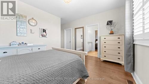 153 Pine Hill Road, Bradford West Gwillimbury, ON - Indoor Photo Showing Bedroom