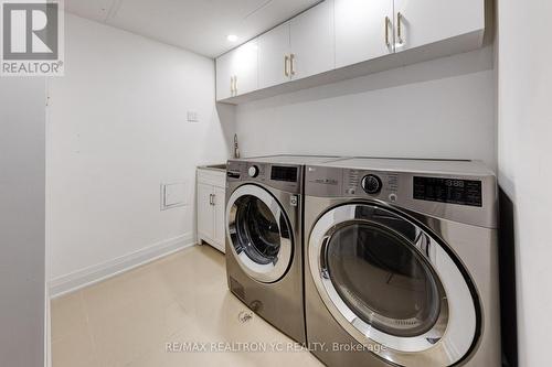 1712 - 8111 Yonge Street, Markham, ON - Indoor Photo Showing Laundry Room