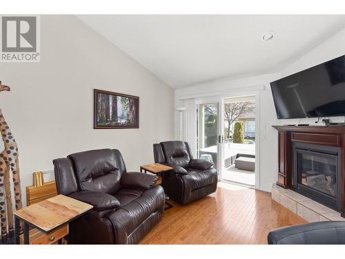 550 Yates Road Unit# 115, Kelowna, BC - Indoor Photo Showing Living Room With Fireplace