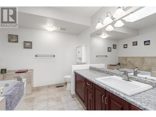 550 Yates Road Unit# 115, Kelowna, BC - Indoor Photo Showing Bathroom