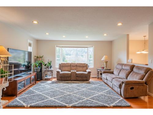 1222 Fox Road, Trail, BC - Indoor Photo Showing Living Room