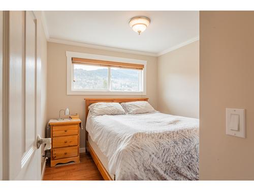 1222 Fox Road, Trail, BC - Indoor Photo Showing Bedroom