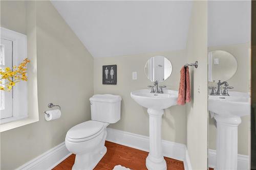 32 Inverness Avenue W, Hamilton, ON - Indoor Photo Showing Bathroom