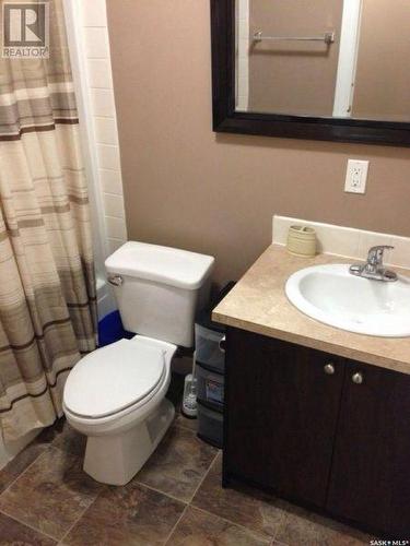 635 Eva Street, Estevan, SK - Indoor Photo Showing Bathroom