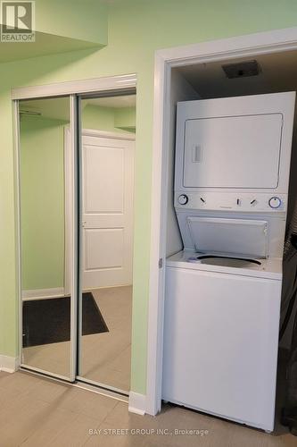 302 - 75 Norman Bethune Avenue, Richmond Hill, ON - Indoor Photo Showing Laundry Room