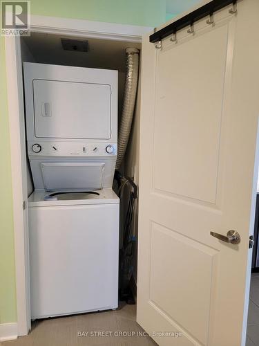 302 - 75 Norman Bethune Avenue, Richmond Hill, ON - Indoor Photo Showing Laundry Room