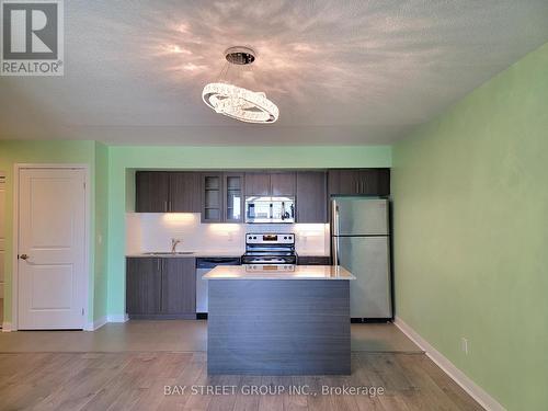 302 - 75 Norman Bethune Avenue, Richmond Hill, ON - Indoor Photo Showing Kitchen