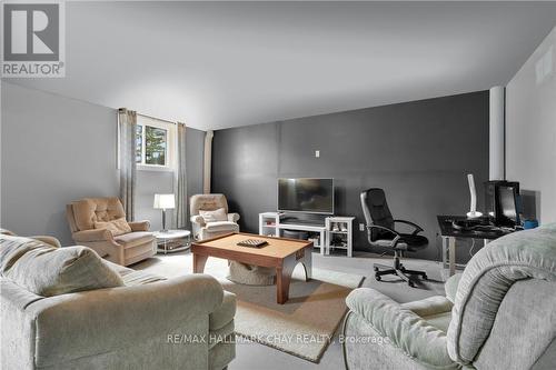 225 Lakeshore Rd W, Oro-Medonte, ON - Indoor Photo Showing Living Room