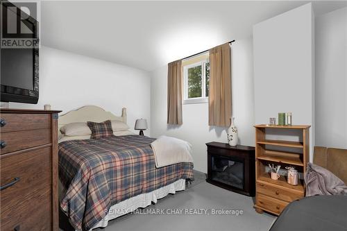225 Lakeshore Rd W, Oro-Medonte, ON - Indoor Photo Showing Bedroom