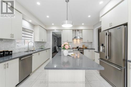 63 Blackberry Valley Cres, Caledon, ON - Indoor Photo Showing Kitchen With Upgraded Kitchen