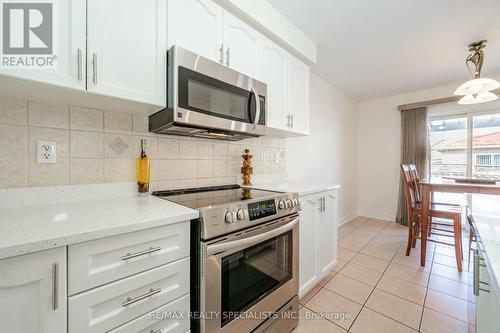 28 Slessor Lane, Brampton, ON - Indoor Photo Showing Kitchen