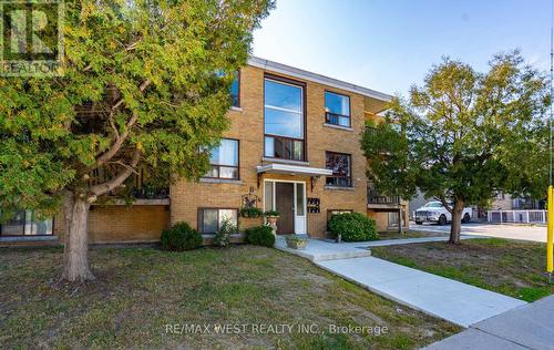 1 Bexley Crescent, Toronto, ON - Outdoor With Facade