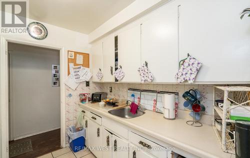 1 Bexley Crescent, Toronto, ON - Indoor Photo Showing Kitchen