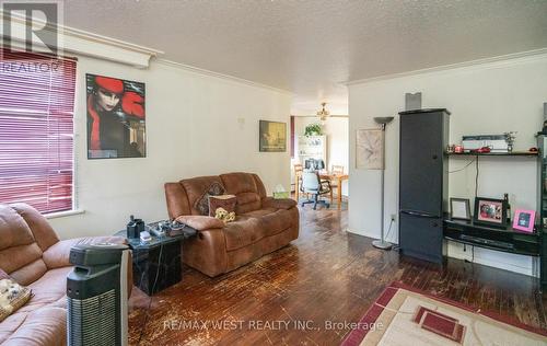 1 Bexley Crescent, Toronto (Rockcliffe-Smythe), ON - Indoor Photo Showing Living Room