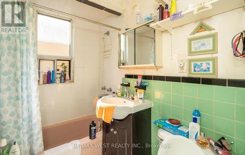 1 Bexley Crescent, Toronto, ON - Indoor Photo Showing Bathroom