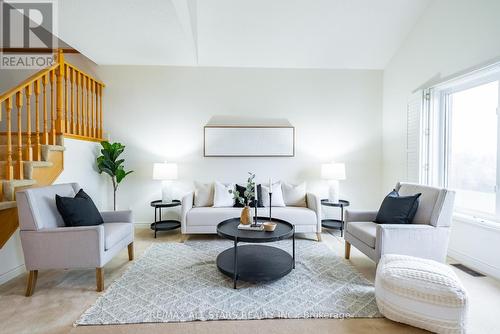 211 Waterbury Crescent, Scugog, ON - Indoor Photo Showing Living Room