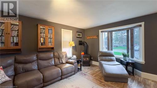 201 2Nd Avenue, Chesley, ON - Indoor Photo Showing Living Room