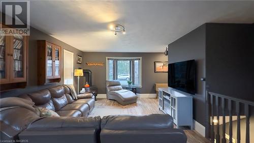 201 2Nd Avenue, Chesley, ON - Indoor Photo Showing Living Room