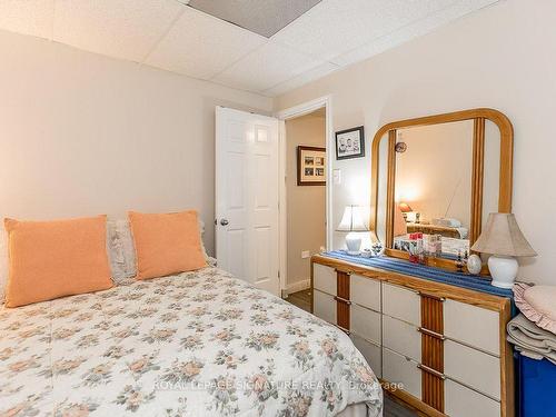 1032 Base Line Rd, Gravenhurst, ON - Indoor Photo Showing Bedroom