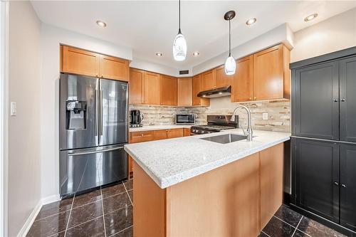 657 Bennett Boulevard, Milton, ON - Indoor Photo Showing Kitchen With Upgraded Kitchen
