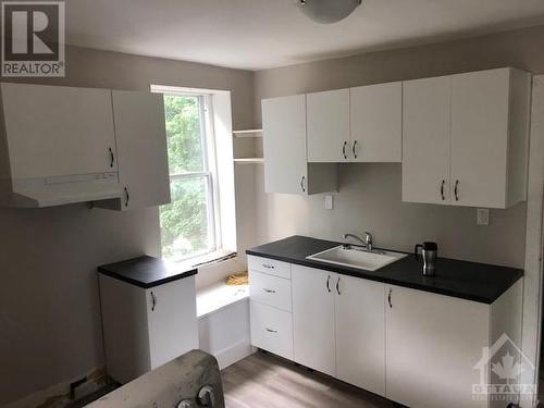Unit 29 - 31 Townline Road E, Carleton Place, ON - Indoor Photo Showing Kitchen