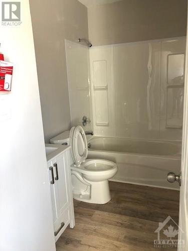 Unit 29b - 31 Townline Road E, Carleton Place, ON - Indoor Photo Showing Bathroom