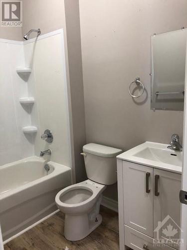 Unit 31a - 31 Townline Road E, Carleton Place, ON - Indoor Photo Showing Bathroom