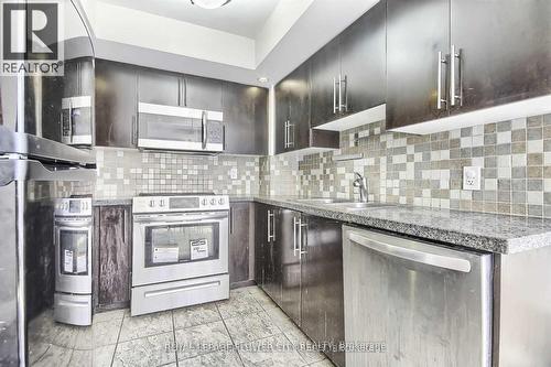 #1027 -500 Doris Ave, Toronto, ON - Indoor Photo Showing Kitchen With Upgraded Kitchen